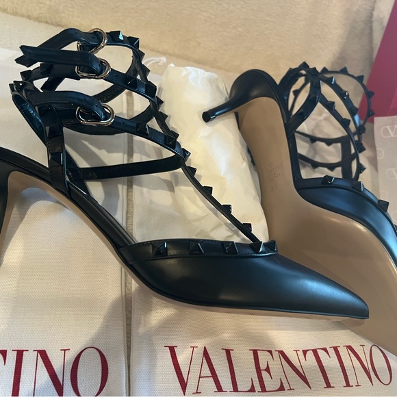*BRAND NEW* size 40.5 Black on black Valentino Rockstud 60mm heels. - Picture 5 of 9